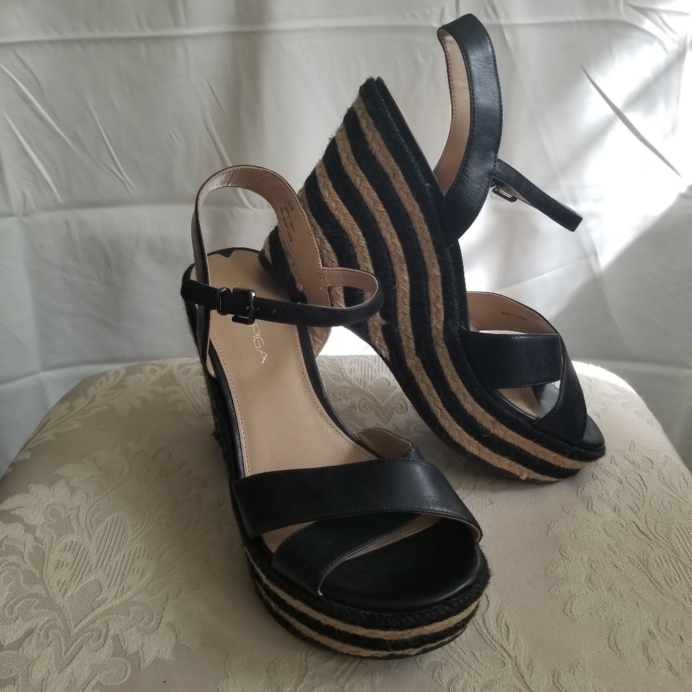 EUC Via Spiga Black Leather Wedges